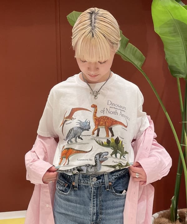 中江梨々香さんの「BEAMS WOMEN｜BEAMS BOY / ドビー ストライプ ビッグ ボタンダウン シャツ」を使ったコーディネート