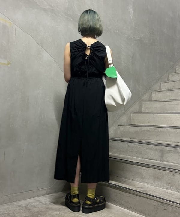 仙田 こころさんの「BEAMS WOMEN｜▲Dr.Martens / VOSS II QUAD サンダル」を使ったコーディネート