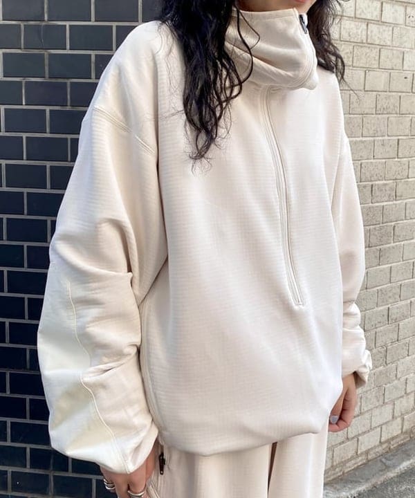 鈴木 悠里さんの「BEAMS WOMEN｜BEAMS / レイズド ハーフジップ フーディ」を使ったコーディネート