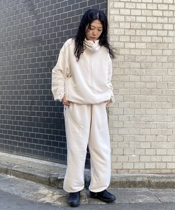 鈴木 悠里さんの「BEAMS WOMEN｜BEAMS / レイズド ハーフジップ フーディ」を使ったコーディネート