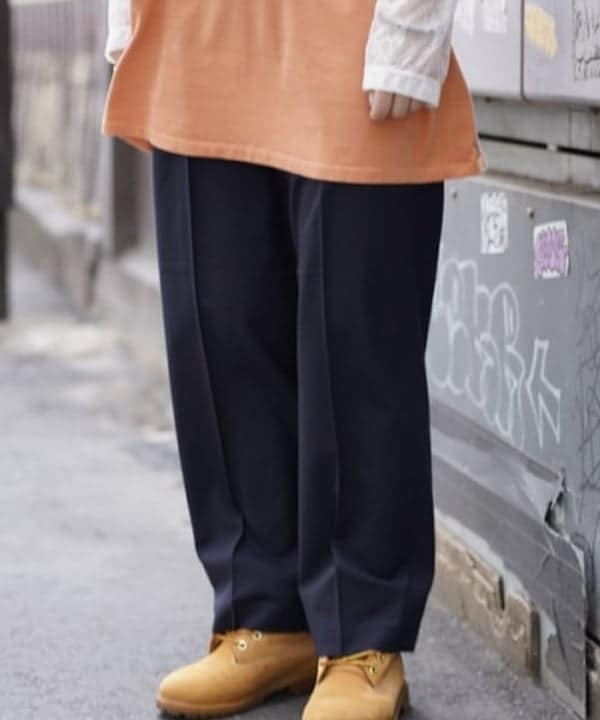 鈴木 悠里さんの「BEAMS WOMEN｜イージー スラックス」を使ったコーディネート