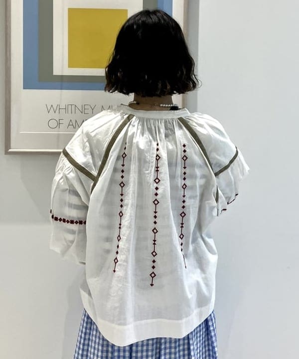 小原 もこさんの「BEAMS WOMEN｜ナバルボーダー ビッグ ボートネック カットソー」を使ったコーディネート