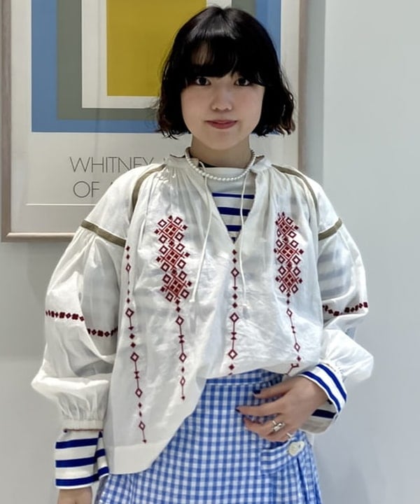 小原 もこさんの「BEAMS WOMEN｜ナバルボーダー ビッグ ボートネック カットソー」を使ったコーディネート