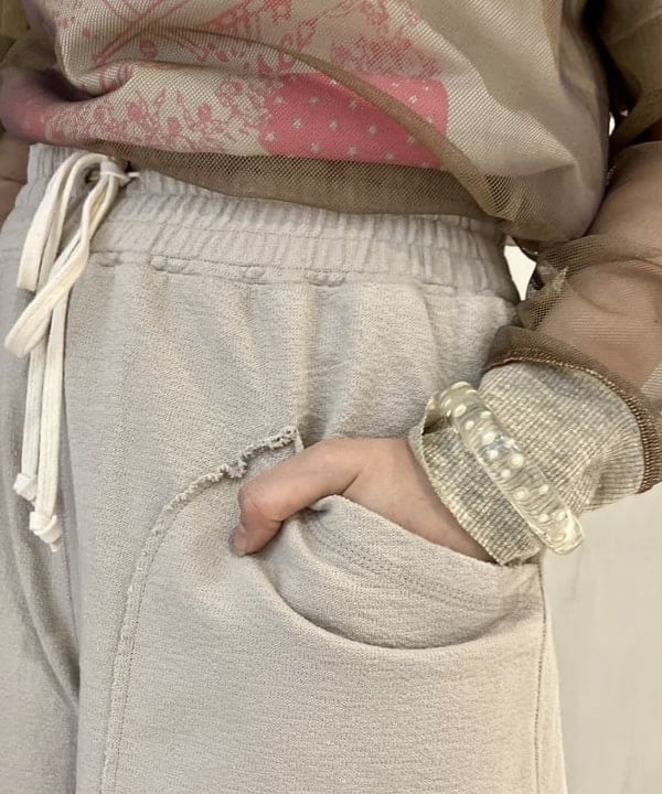 小原 もこさんの「BEAMS WOMEN｜BEAMS BOY / ラメ リブ クルー ソックス NEW」を使ったコーディネート