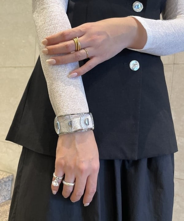 あさまつ はづきさんの「BEAMS WOMEN｜ADER.bijoux × RBS / 別注 PAVO bangle」を使ったコーディネート