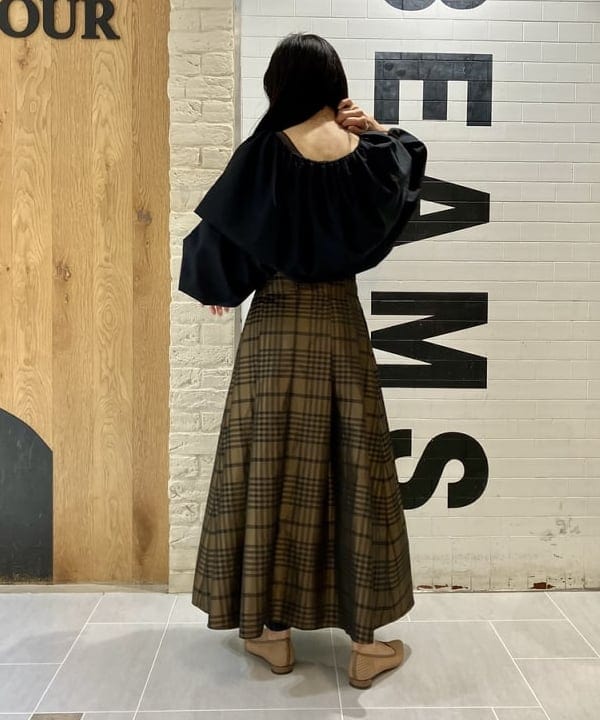 五十峯 さよさんの「BEAMS WOMEN｜ドルマン ボリューム プルオーバー」を使ったコーディネート