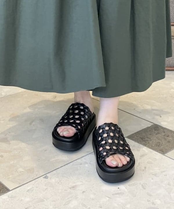 蒲原 捺美さんの「BEAMS WOMEN｜AK+1 / コットン シルク ボリューム ワンピース」を使ったコーディネート