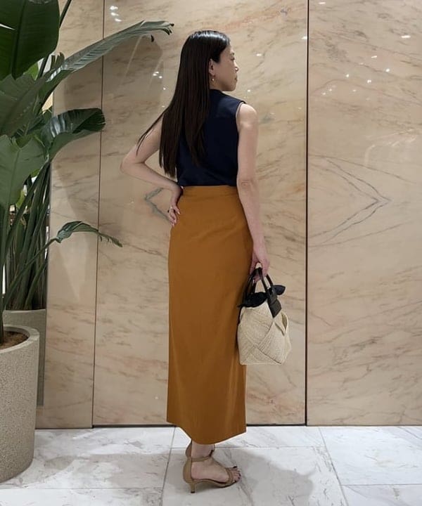 関 桂子さんの「BEAMS WOMEN｜AK+1 / フロントタック カルゼ ブラウス」を使ったコーディネート