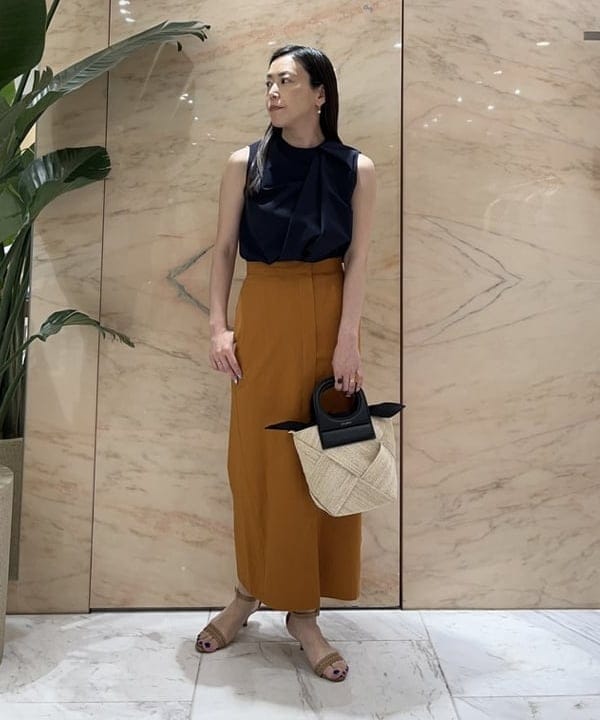 関 桂子さんの「BEAMS WOMEN｜AK+1 / フロントタック カルゼ ブラウス」を使ったコーディネート