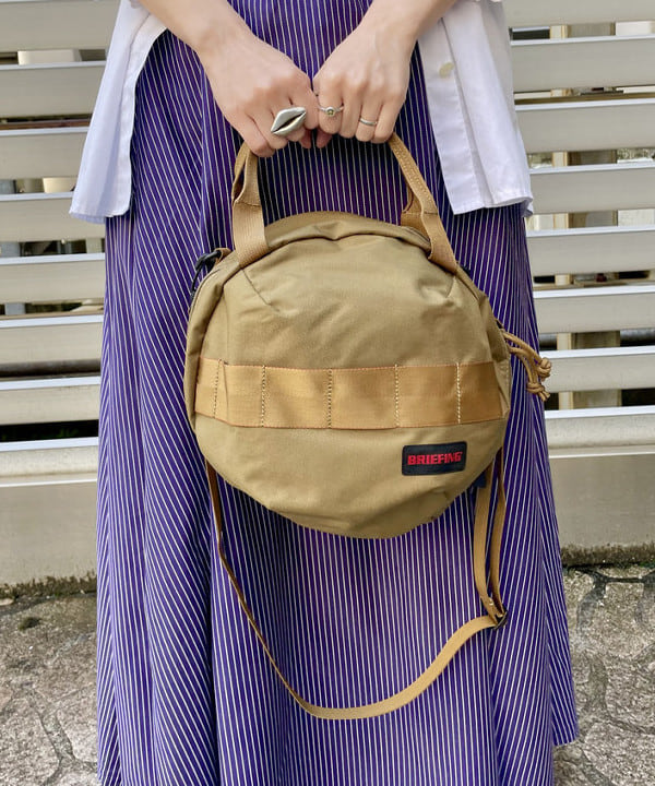 コウリキ　マミさんの「BEAMS WOMEN｜BRIEFING &times; BEAMS BOY / 別注 ヘルメット バッグ」を使ったコーディネート