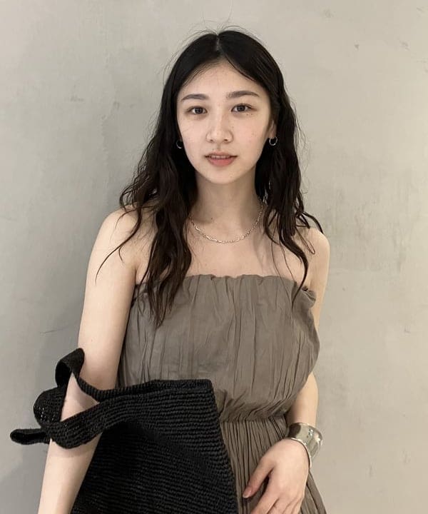 坂本 涼花さんの「BEAMS WOMEN｜Demi-Luxe BEAMS / ウエーブ ワイド バングル」を使ったコーディネート