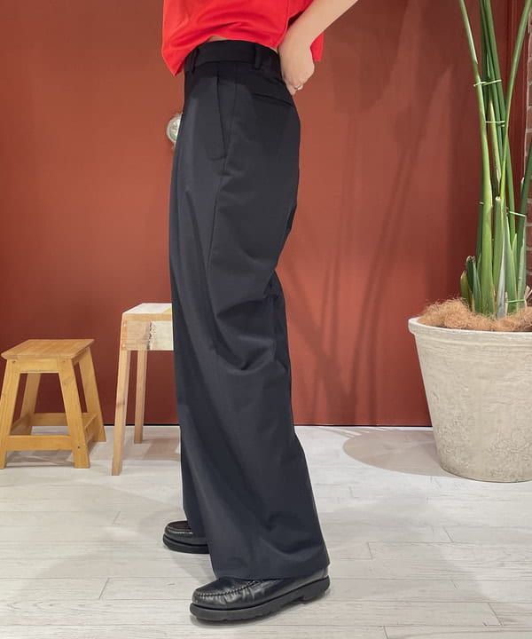 サカサイスズカさんの「BEAMS WOMEN｜maturely / 2Way Stretch Tuck Slacks」を使ったコーディネート