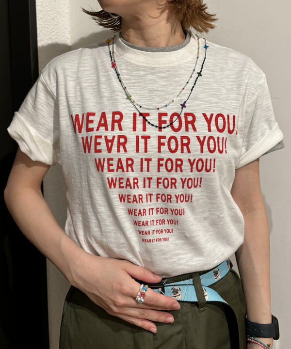 おはぎ(萩原)さんの「BEAMS WOMEN｜ラインロゴ ショートスリーブ Tシャツ」を使ったコーディネート