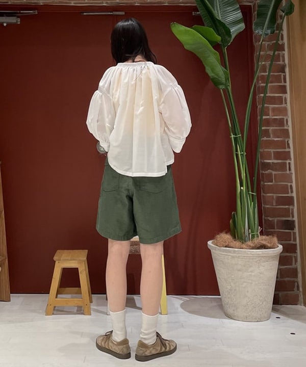 サカサイスズカさんの「BEAMS WOMEN｜maturely / Lawn Gather Stitch Smock」を使ったコーディネート