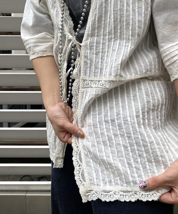 オカモト ミサキさんの「BEAMS WOMEN｜BEAMS BOY / ヴィンテージ レース ピンタック」を使ったコーディネート