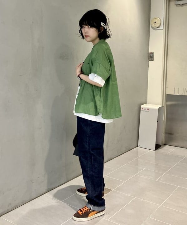 小原 もこさんの「BEAMS WOMEN｜BRIEFING &times; BEAMS BOY / 別注 ヘルメット バッグ」を使ったコーディネート