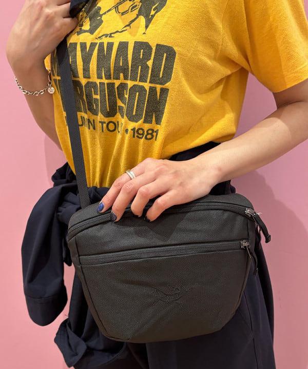 佐々木 南美さんの「BEAMS WOMEN｜ARC&rsquo;TERYX / MANTIS 2 Waist Pack」を使ったコーディネート