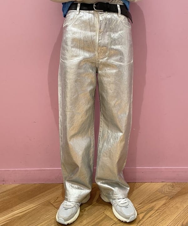 中江梨々香さんの「BEAMS WOMEN｜Ray BEAMS / 箔プリント デニムパンツ」を使ったコーディネート