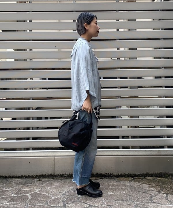 オカモト ミサキさんの「BEAMS WOMEN｜BRIEFING × BEAMS BOY / 別注 ヘルメット バッグ」を使ったコーディネート