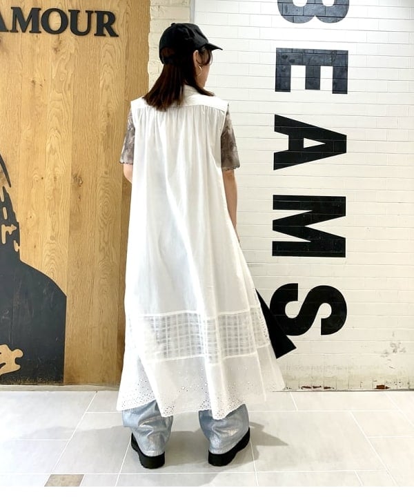 カタヤマ アヤさんの「BEAMS WOMEN｜箔プリント デニムパンツ」を使ったコーディネート