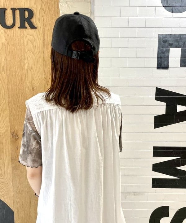 カタヤマ アヤさんの「BEAMS WOMEN｜箔プリント デニムパンツ」を使ったコーディネート