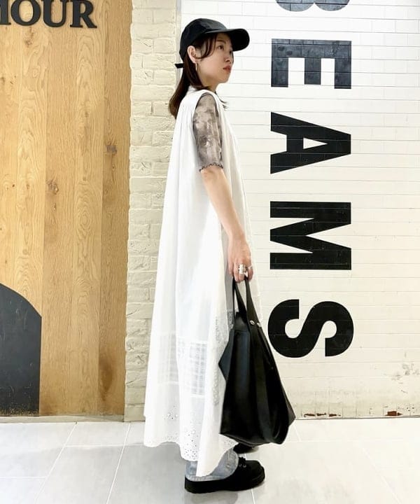 カタヤマ アヤさんの「BEAMS WOMEN｜箔プリント デニムパンツ」を使ったコーディネート