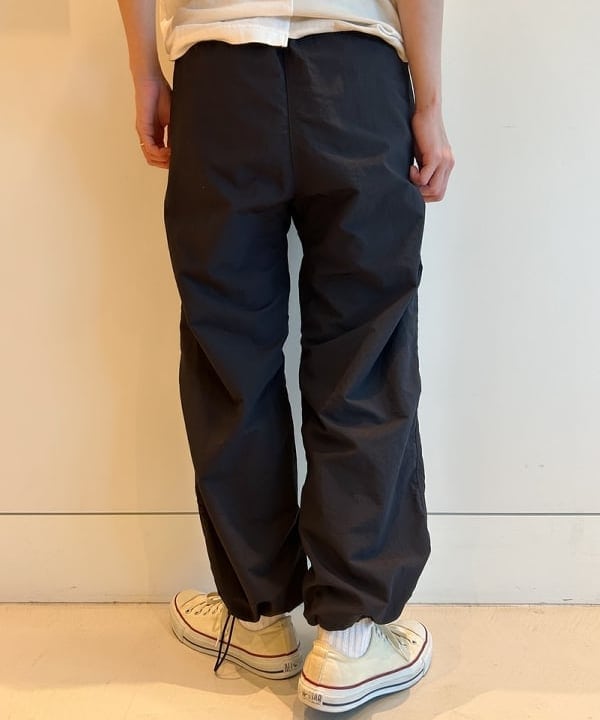 清水 彩乃さんの「BEAMS WOMEN｜BRIEFING &times; BEAMS BOY / 別注 ヘルメット バッグ」を使ったコーディネート