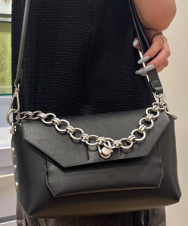 イトウミサキさんの「BEAMS WOMEN｜BEAMS BOY / SILVER925 0.8mm リング」を使ったコーディネート