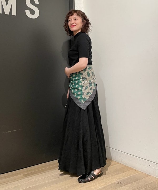 IZUMI MAYUMIさんの「BEAMS WOMEN｜AK+1 / シルク混 スカーフ」を使ったコーディネート