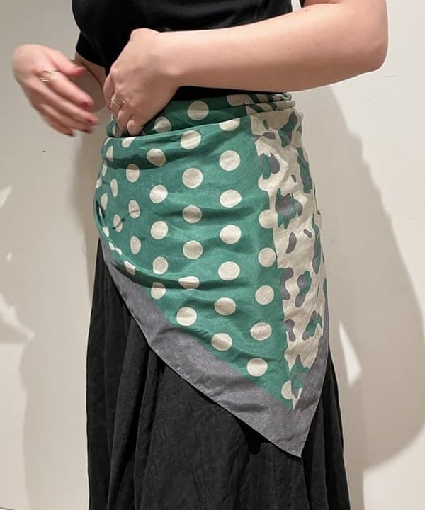 IZUMI MAYUMIさんの「BEAMS WOMEN｜AK+1 / シルク混 スカーフ」を使ったコーディネート