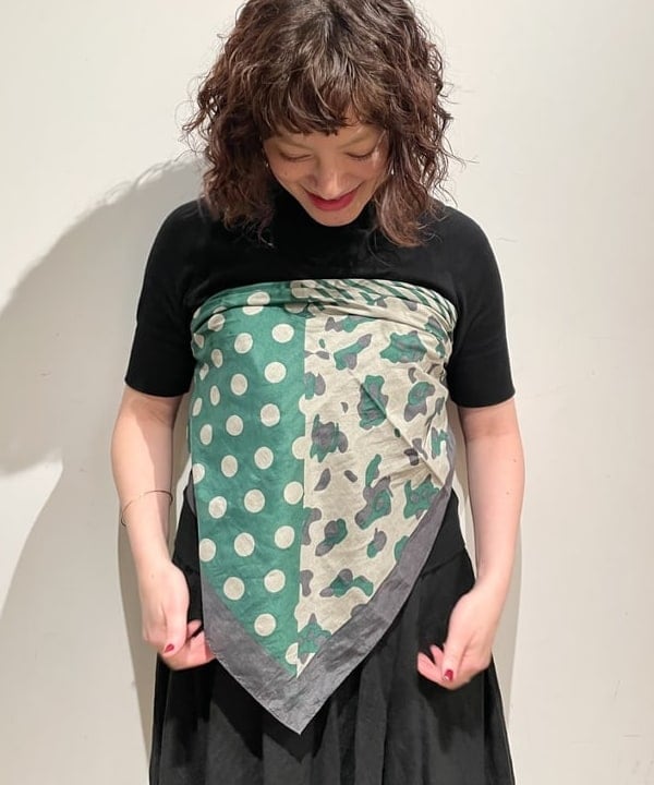 IZUMI MAYUMIさんの「BEAMS WOMEN｜AK+1 / シルク混 スカーフ」を使ったコーディネート