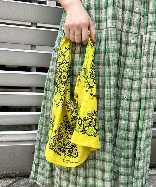 ナツハさんの「BEAMS WOMEN｜BEAMS BOY / イレギュラー バンダナ バッグ」を使ったコーディネート