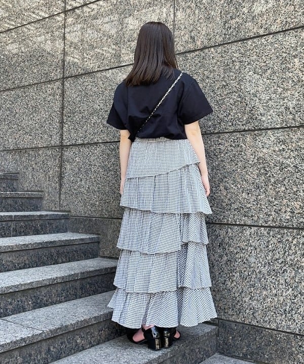 田中 里実さんの「BEAMS WOMEN｜Ray BEAMS / シアー ギンガム ティアード スカート」を使ったコーディネート