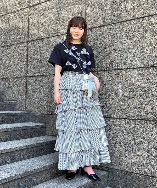 田中 里実さんの「BEAMS WOMEN｜Ray BEAMS / シアー ギンガム ティアード スカート」を使ったコーディネート