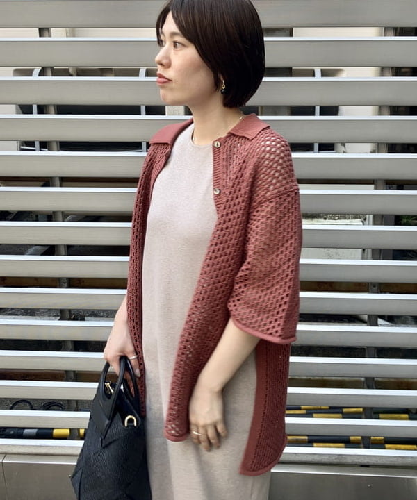 岡 妃呂美さんの「BEAMS WOMEN｜Demi-Luxe BEAMS / メッシュ ポロ襟 ボタンニット」を使ったコーディネート