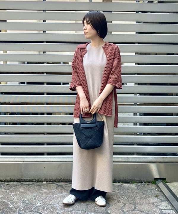 岡 妃呂美さんの「BEAMS WOMEN｜Demi-Luxe BEAMS / メッシュ ポロ襟 ボタンニット」を使ったコーディネート