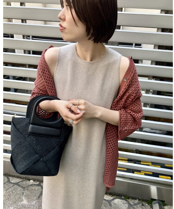 岡 妃呂美さんの「BEAMS WOMEN｜Demi-Luxe BEAMS / メッシュ ポロ襟 ボタンニット」を使ったコーディネート