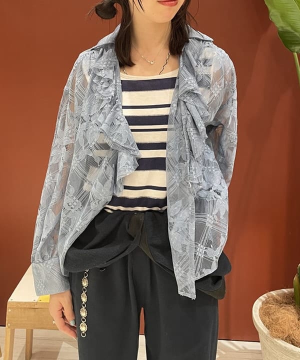 サカサイスズカさんの「BEAMS WOMEN｜maturely / Lace Ruffle Blouse」を使ったコーディネート