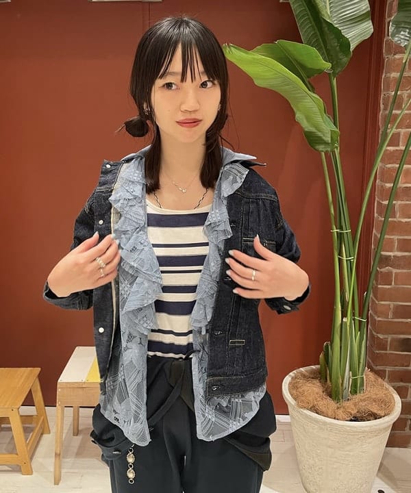 サカサイスズカさんの「BEAMS WOMEN｜maturely / Lace Ruffle Blouse」を使ったコーディネート