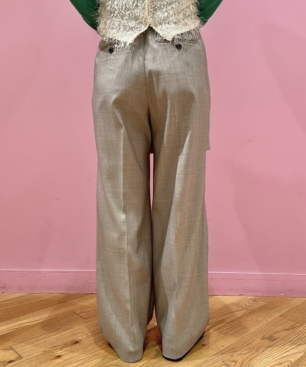 中江梨々香さんの「BEAMS WOMEN｜Ray BEAMS / フリンジ 2Way ノースリーブ トップス」を使ったコーディネート