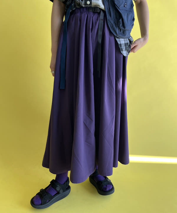 ミナミマリコさんの「BEAMS WOMEN｜WAREHOUSE & CO. / 別注 ステンシル13 Tシャツ」を使ったコーディネート