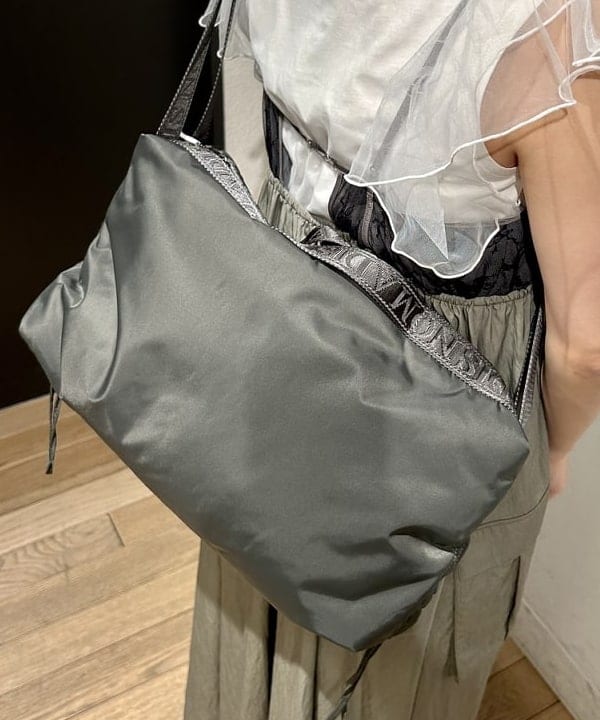 早川 萌子さんの「BEAMS WOMEN｜Ray BEAMS / チュール レイヤー フリル スリーブ Tシャツ」を使ったコーディネート