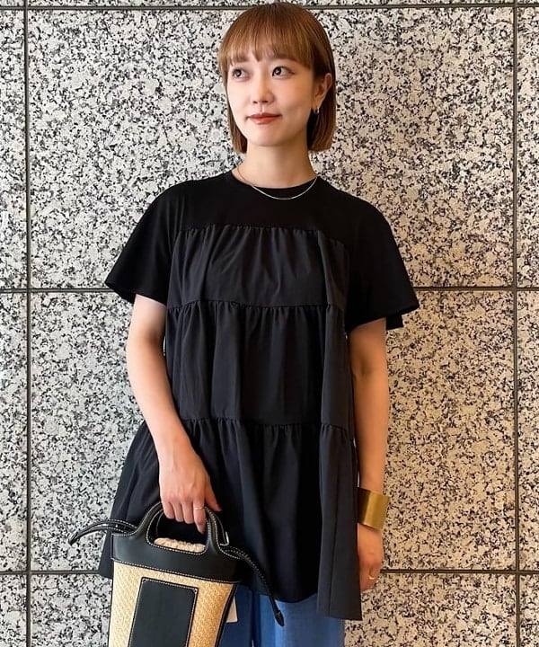 多田 日奈子さんの「BEAMS WOMEN｜コンビ ティアード プルオーバー」を使ったコーディネート
