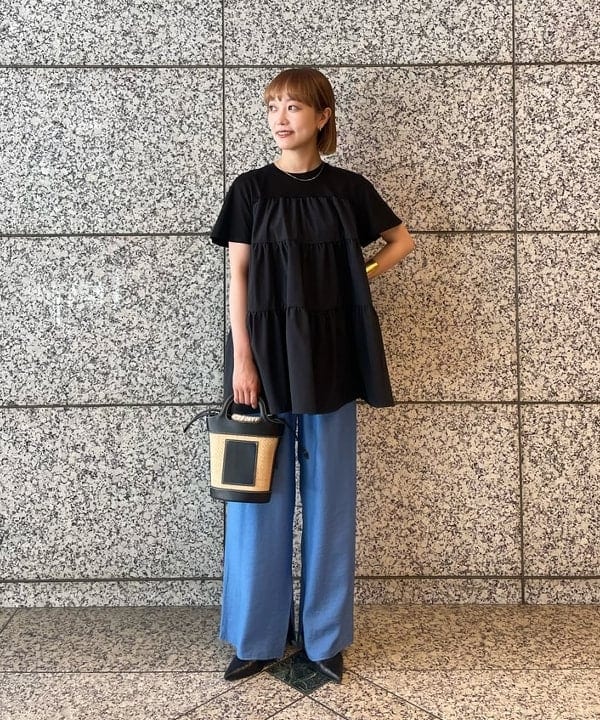 多田 日奈子さんの「BEAMS WOMEN｜コンビ ティアード プルオーバー」を使ったコーディネート