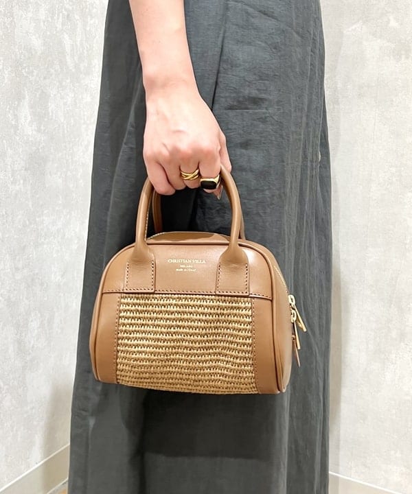 篠崎 香月さんの「BEAMS WOMEN｜CHRISTIAN VILLA / ストローコンビ ボストンバッグ」を使ったコーディネート