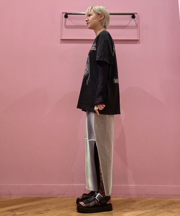 中江梨々香さんの「BEAMS WOMEN｜RBS / グラデーション プリント スカート」を使ったコーディネート