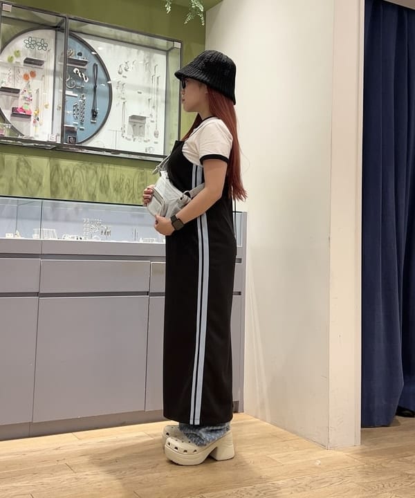 オカベ　アヤカさんの「BEAMS WOMEN｜88 / RECYCLED POLYESTER CABLE BELL HAT」を使ったコーディネート