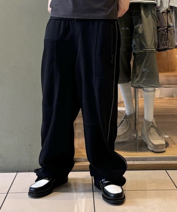 井上 隆司さんの「BEAMS WOMEN｜クレイジー トラックパンツ」を使ったコーディネート