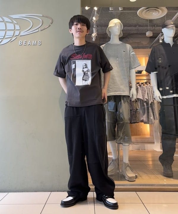 井上 隆司さんの「BEAMS WOMEN｜クレイジー トラックパンツ」を使ったコーディネート