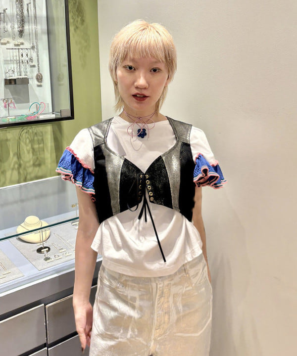 シミズ ネネさんの「BEAMS WOMEN｜Ray BEAMS / ライン ニット フリル スリーブ Tシャツ」を使ったコーディネート